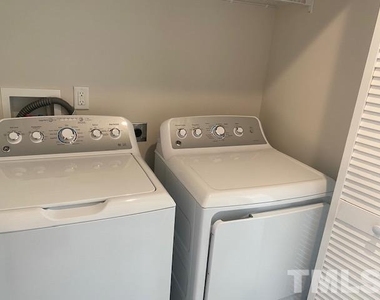 511 Autumn Cure Court - Photo Thumbnail 15