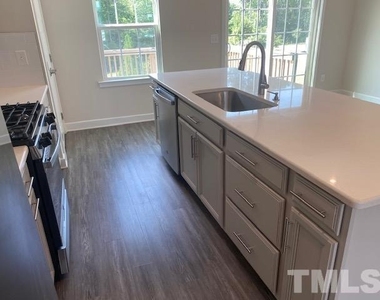 511 Autumn Cure Court - Photo Thumbnail 6