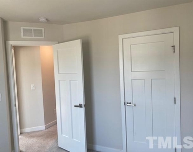 511 Autumn Cure Court - Photo Thumbnail 19