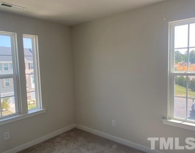 511 Autumn Cure Court - Photo Thumbnail 16
