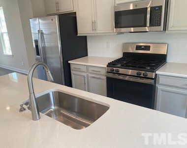 511 Autumn Cure Court - Photo Thumbnail 7