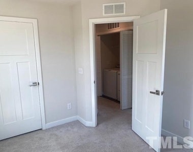 511 Autumn Cure Court - Photo Thumbnail 17