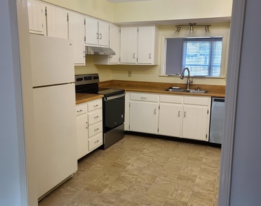 6416 Meadow View Drive - Photo Thumbnail 8
