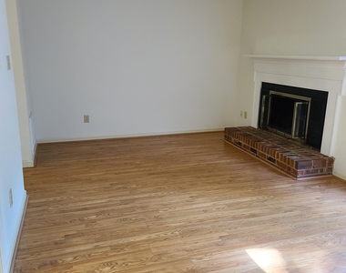 6416 Meadow View Drive - Photo Thumbnail 11
