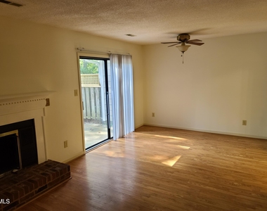 6416 Meadow View Drive - Photo Thumbnail 9