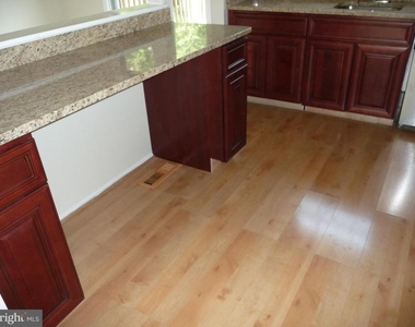 7665 Sheffield Village Lane - Photo Thumbnail 9