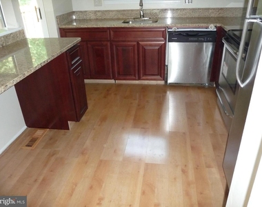 7665 Sheffield Village Lane - Photo Thumbnail 8