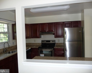 7665 Sheffield Village Lane - Photo Thumbnail 10
