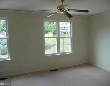 7665 Sheffield Village Lane - Photo Thumbnail 11