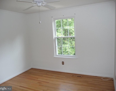 7665 Sheffield Village Lane - Photo Thumbnail 16