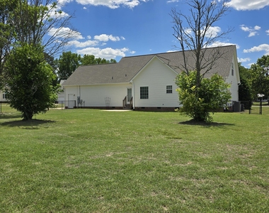 100 Jesse Drive - Photo Thumbnail 4