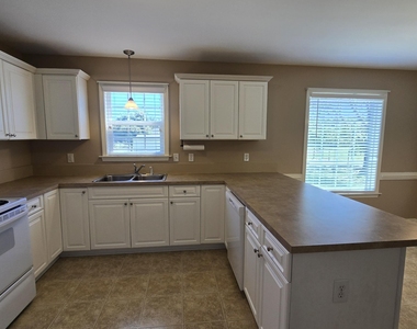 100 Jesse Drive - Photo Thumbnail 9