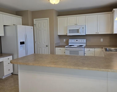 100 Jesse Drive - Photo Thumbnail 8