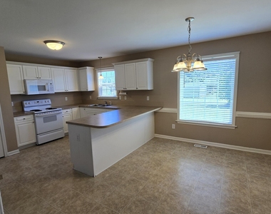 100 Jesse Drive - Photo Thumbnail 7