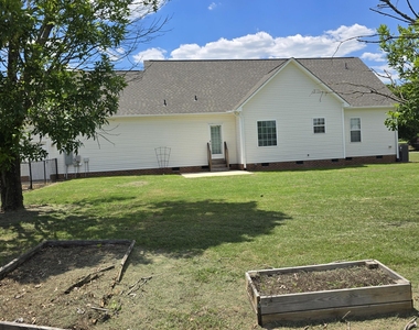 100 Jesse Drive - Photo Thumbnail 3