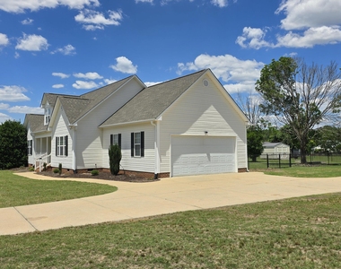100 Jesse Drive - Photo Thumbnail 2