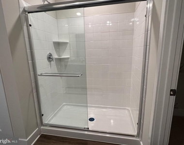 126 Charing Cross - Photo Thumbnail 10