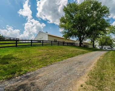 9253 Cliff Mills Road - Photo Thumbnail 3