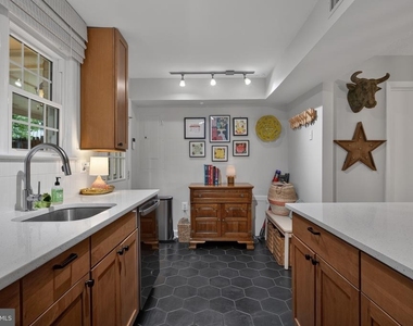 150 S Virginia Avenue - Photo Thumbnail 16