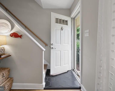 150 S Virginia Avenue - Photo Thumbnail 4