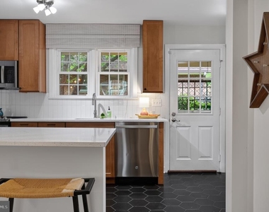 150 S Virginia Avenue - Photo Thumbnail 12