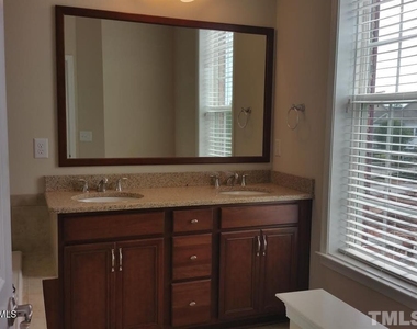 10410 Sablewood Drive - Photo Thumbnail 13