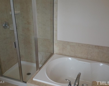 10410 Sablewood Drive - Photo Thumbnail 7