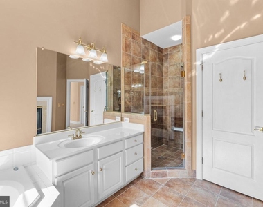 5237 Bessley Place - Photo Thumbnail 60