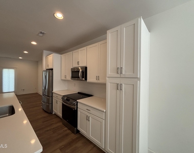 5710 Parker Pnes Court - Photo Thumbnail 17