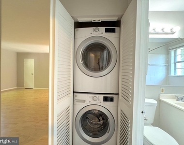 2509 S Walter Reed Drive - Photo Thumbnail 12