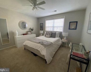 2509 S Walter Reed Drive - Photo Thumbnail 4