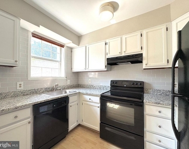 2509 S Walter Reed Drive - Photo Thumbnail 4