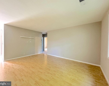 2509 S Walter Reed Drive - Photo Thumbnail 8