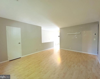 2509 S Walter Reed Drive - Photo Thumbnail 7