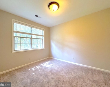 2509 S Walter Reed Drive - Photo Thumbnail 13
