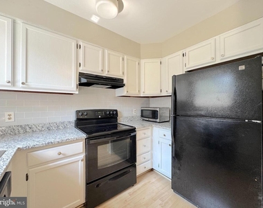 2509 S Walter Reed Drive - Photo Thumbnail 5
