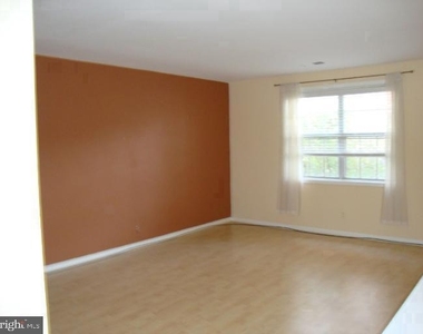 2509 S Walter Reed Drive - Photo Thumbnail 3