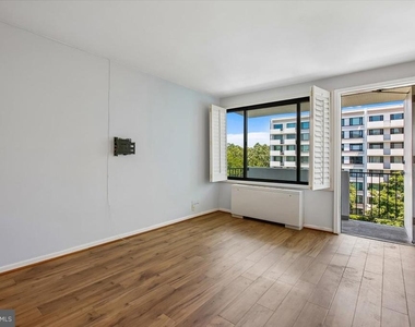 4501 Arlington Boulevard - Photo Thumbnail 3