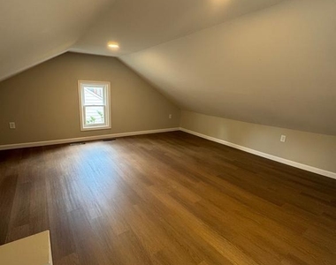 231 Roosevelt Avenue - Photo Thumbnail 15