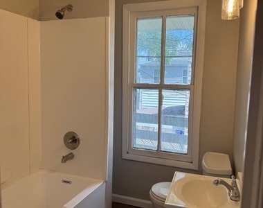 231 Roosevelt Avenue - Photo Thumbnail 10