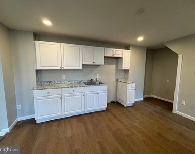 231 Roosevelt Avenue - Photo Thumbnail 6