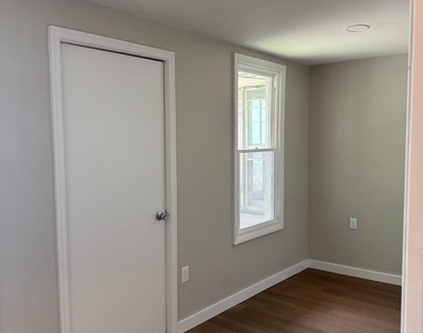 231 Roosevelt Avenue - Photo Thumbnail 11