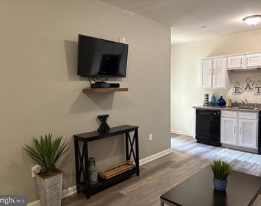 1000 Diamond Street - Photo Thumbnail 2