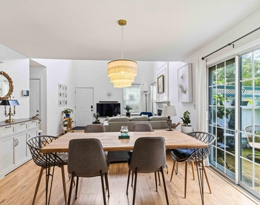 111 Briarhaven Drive - Photo Thumbnail 4