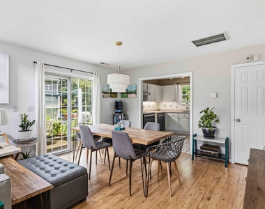 111 Briarhaven Drive - Photo Thumbnail 3
