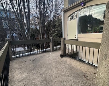 407 Cypress Street - Photo Thumbnail 1
