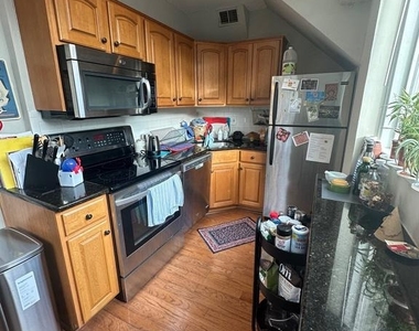 407 Cypress Street - Photo Thumbnail 3