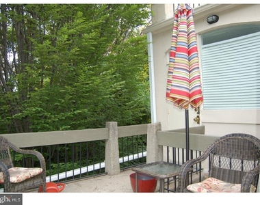 407 Cypress Street - Photo Thumbnail 2