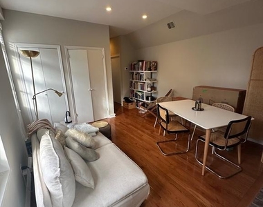 407 Cypress Street - Photo Thumbnail 7