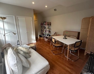 407 Cypress Street - Photo Thumbnail 10
